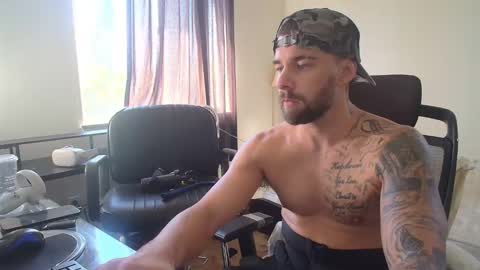 Snapshot of theufcfan_8181 chatting on 20, 10, 2025 troy online show from 20, 10, 2025