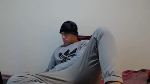 Thiago independent model online show from 17, 12, 2024