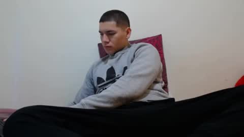 Thiago independent model online show from 22, 12, 2024