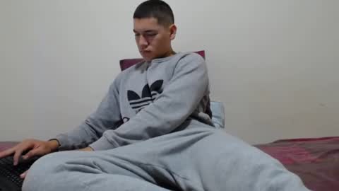 Thiago independent model online show from 27, 12, 2024