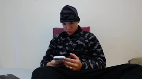 Thiago independent model online show from 3, 1, 2025