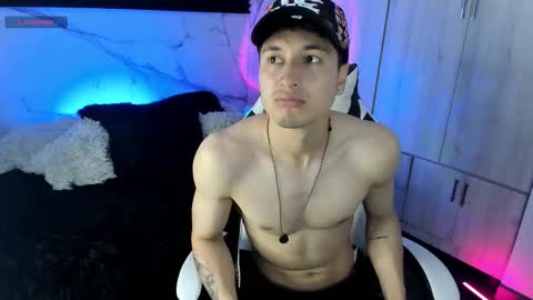 thiagoferrerohot online show from 24, 3, 2026