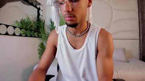 Snapshot of thiagoferreti_ chatting on 15, 10, 2025 ThiagoFerreti online show from 15, 10, 2025