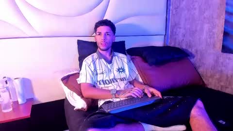 ThiagoFerreti online show from 4, 5, 2026