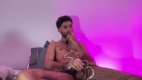 ThiagoFerreti online show from 4, 6, 2026