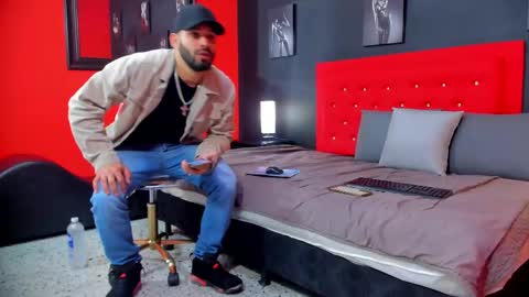 Thia Gomez online show from 4, 10, 2025