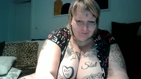 Snapshot of thickdarkangel chatting on 9, 6, 2026 thickdarkangel online show from 9, 6, 2026