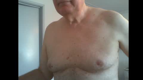 Snapshot of thickmelnik chatting on 5, 1, 2025 James online show from 5, 1, 2025