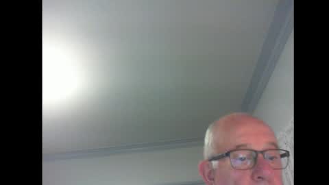 Snapshot of thickmelnik chatting on 24, 1, 2025 James online show from 24, 1, 2025