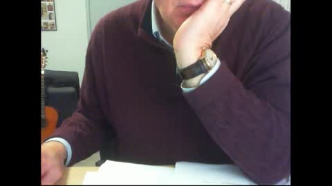 Snapshot of thickmelnik chatting on 28, 10, 2025 James online show from 28, 10, 2025