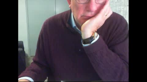 Snapshot of thickmelnik chatting on 29, 10, 2025 James online show from 29, 10, 2025