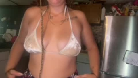 Snapshot of thickwhitegirl421bunny chatting on 7, 8, 2026 thickwhitegirl421bunny online show from 7, 8, 2026