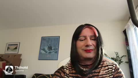 Snapshot of thihold chatting on 1, 10, 2025 thihold online show from 1, 10, 2025