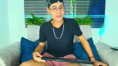 Thiago Saenzz online show from 3, 2, 2026