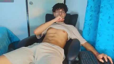 Snapshot of thiiagosaeenz chatting on 24, 6, 2026 Thiago Saenzz online show from 24, 6, 2026
