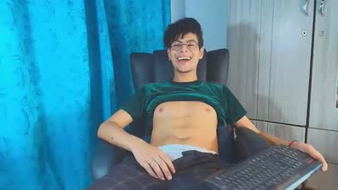 Snapshot of thiiagosaeenz chatting on 18, 7, 2026 Thiago Saenzz online show from 18, 7, 2026