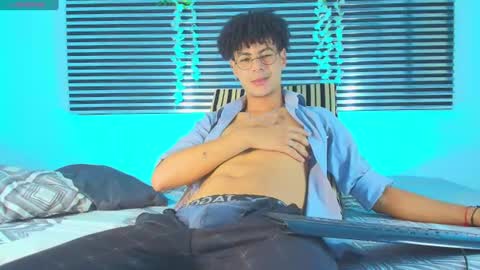 Snapshot of thiiagosaeenz chatting on 3, 8, 2026 Thiago Saenzz online show from 3, 8, 2026