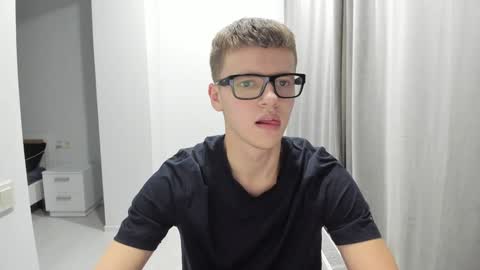 Snapshot of thomas_shelbivip chatting on 11, 12, 2024 Tomas online show from 11, 12, 2024