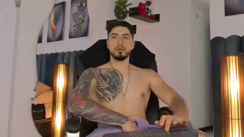 Snapshot of thomasmarzo1 chatting on 26, 9, 2025 sweetfit boy online show from 26, 9, 2025