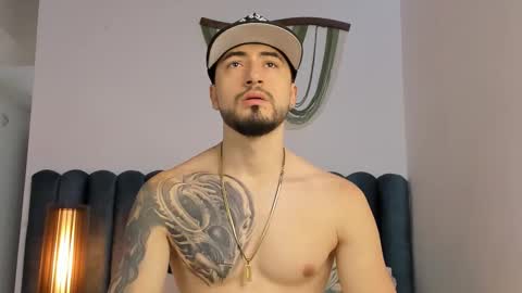 Snapshot of thomasmarzo1 chatting on 28, 10, 2025 sweetfit boy online show from 28, 10, 2025