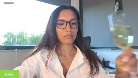 tia_j online show from 13, 7, 2026
