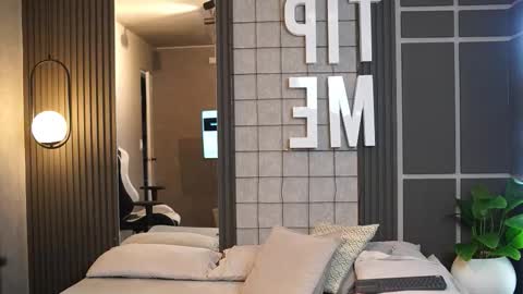 Snapshot of tian_brooks chatting on 15, 12, 2025 Tian Brooks online show from 15, 12, 2025