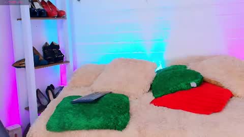 Tifanny Nails  online show from 25, 6, 2026