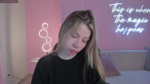 Tiffanny Sins online show from 9, 6, 2026