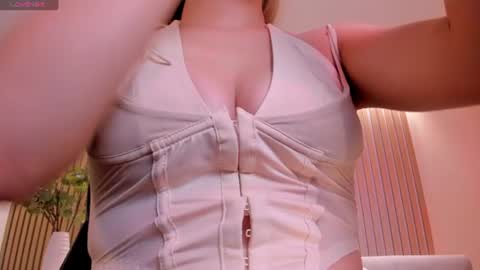Snapshot of tiffannysins chatting on 8, 7, 2026 Tiffanny Sins online show from 8, 7, 2026