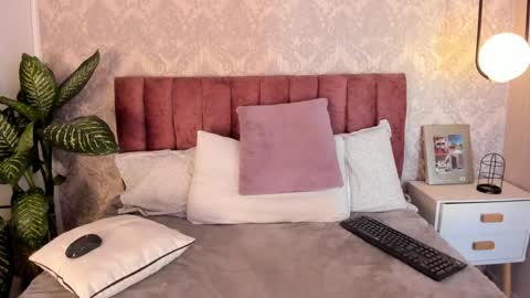 Tiffany Becker online show from 23, 12, 2024