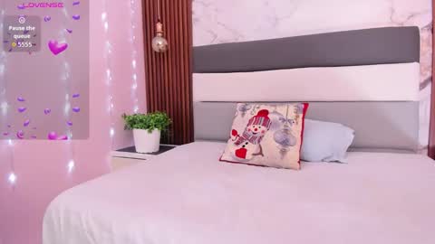 TIFFANY BELLO  online show from 3, 12, 2025