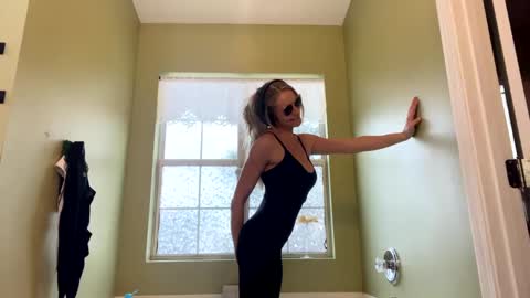 Tiffany Dove online show from 30, 1, 2025