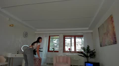 Tiffany Houston online show from 13, 2, 2025