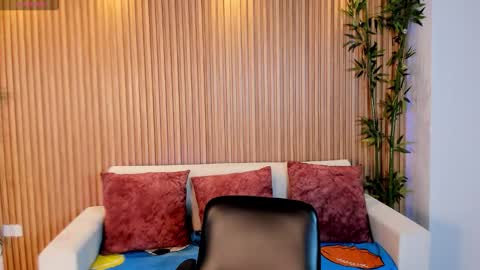 tiffanyhoustton online show from 18, 2, 2026