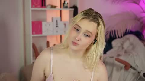 Snapshot of tiffanyjons chatting on 4, 7, 2026 tiffanyjons online show from 4, 7, 2026
