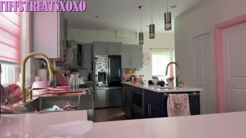 Snapshot of tiffstreatsxoxo chatting on 26, 6, 2026 Tiffstreatsxoxo online show from 26, 6, 2026