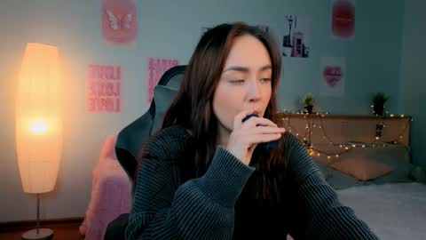 Snapshot of timewithout chatting on 2, 2, 2026 Mia online show from 2, 2, 2026