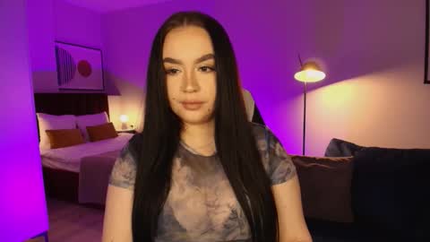 hi im curvy babyface girlie Tina online show from 15, 2, 2026