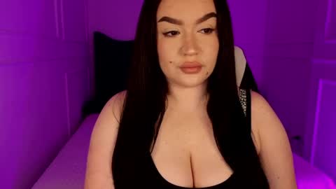 hi im curvy babyface girlie Tina online show from 10, 5, 2026
