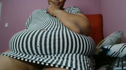 Snapshot of tinagiant chatting on 26, 6, 2026 tinagiant online show from 26, 6, 2026