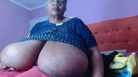 Snapshot of tinagiant chatting on 16, 7, 2026 tinagiant online show from 16, 7, 2026