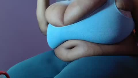 Snapshot of tinagiant chatting on 22, 7, 2026 tinagiant online show from 22, 7, 2026