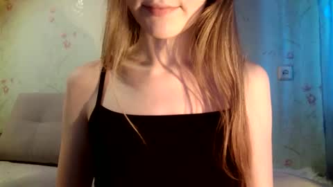 Snapshot of tinalamoon chatting on 25, 12, 2024 Lisa online show from 25, 12, 2024