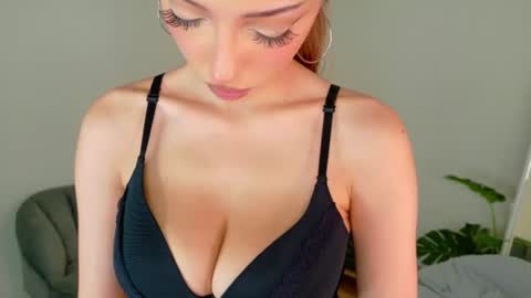 Snapshot of tinapie chatting on 28, 7, 2026 Tina online show from 28, 7, 2026