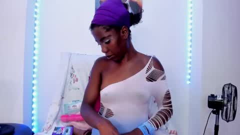 tinas_smith online show from 30, 4, 2026