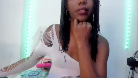 tinas_smith online show from 30, 7, 2026