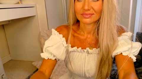 tinkerbell822 online show from 10, 7, 2026