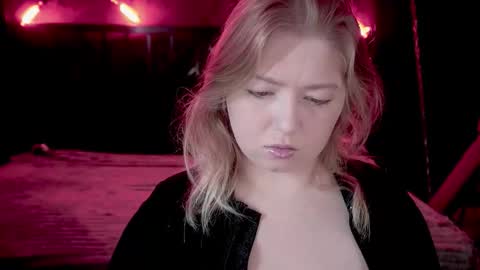 TinkerrBelll online show from 19, 10, 2025