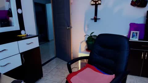 I AM BELLA  ----------- follow my  IG  TINNS 69 online show from 14, 1, 2025