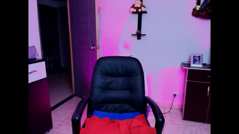 I AM BELLA  ----------- follow my  IG  TINNS 69 online show from 23, 1, 2025